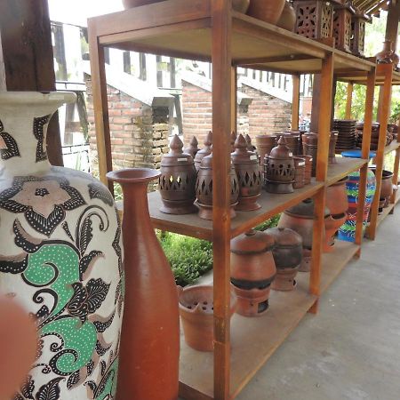 Balkondes Karanganyar Pottery Academy Hotel Magelang Exterior foto