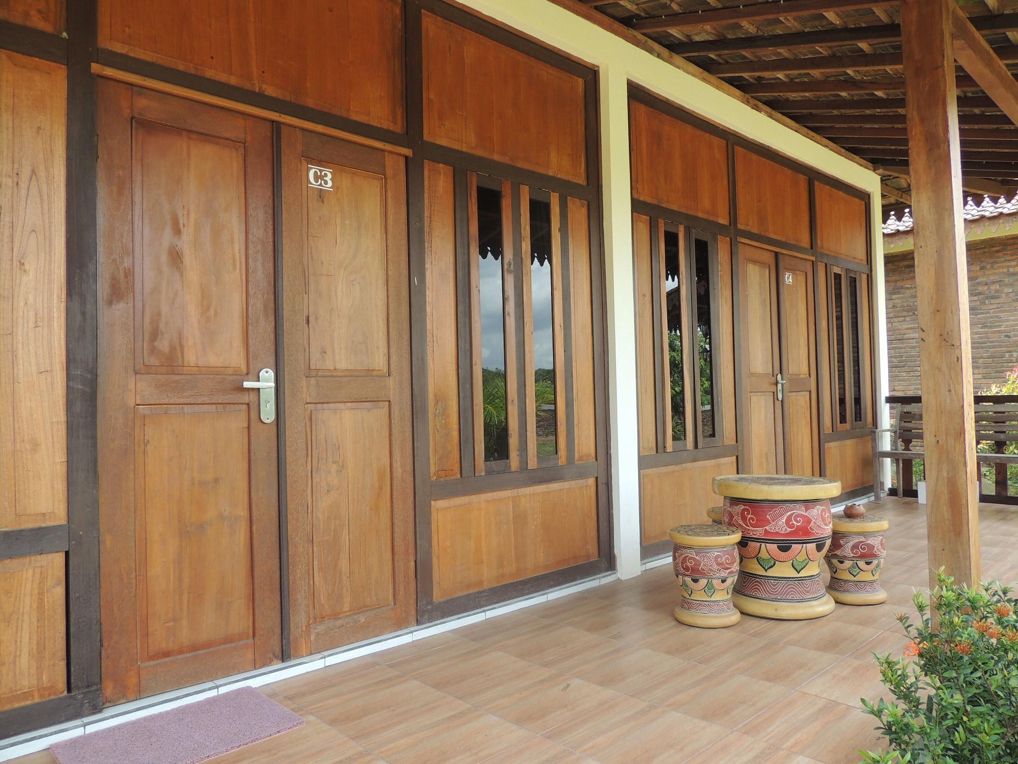 Balkondes Karanganyar Pottery Academy Hotel Magelang Exterior foto
