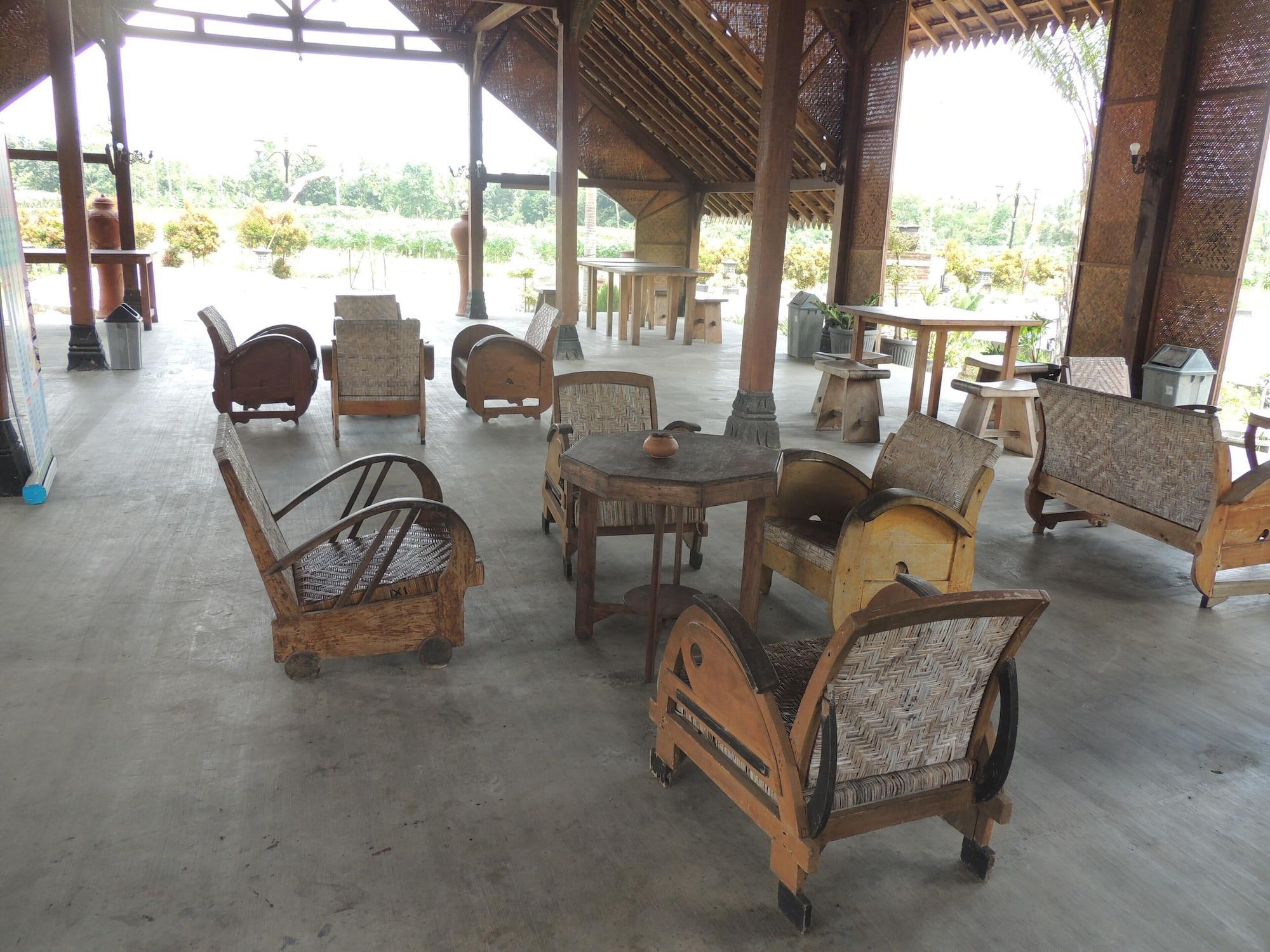 Balkondes Karanganyar Pottery Academy Hotel Magelang Exterior foto