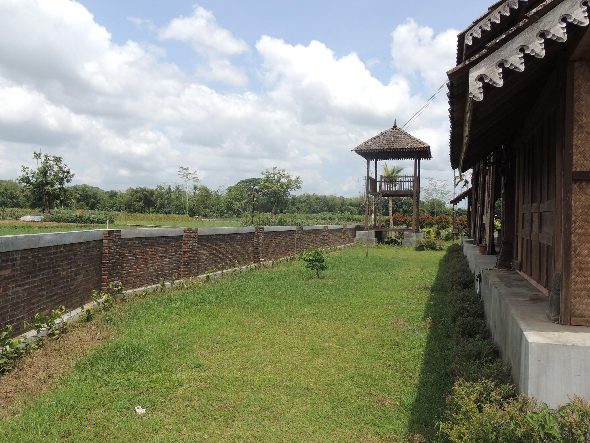 Balkondes Karanganyar Pottery Academy Hotel Magelang Exterior foto