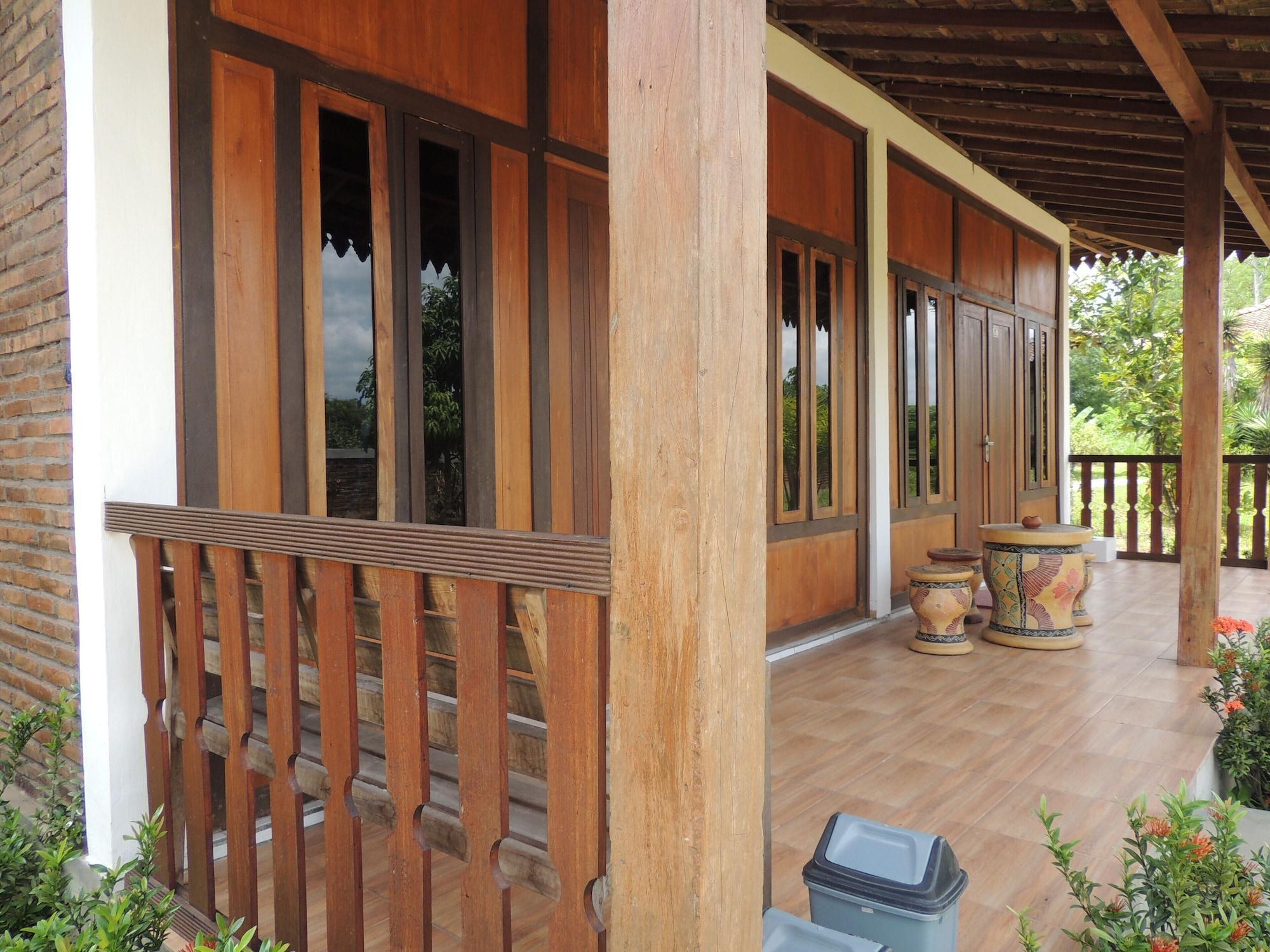Balkondes Karanganyar Pottery Academy Hotel Magelang Exterior foto